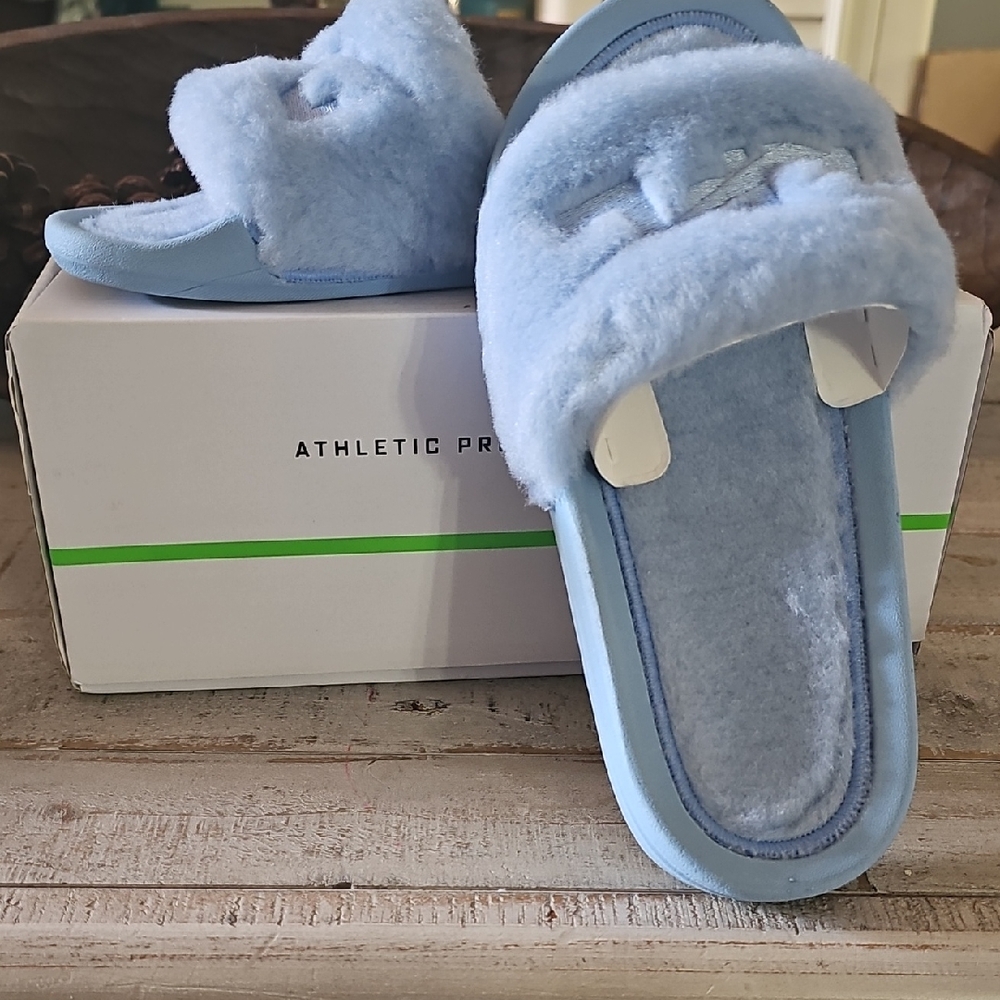 APL TechLoom Slides Size 6 – Baby Blue Plush Slip-on